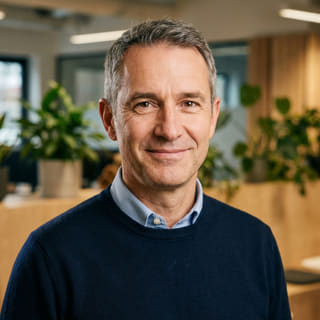 통흥진에서 CEO로 소개된 James Mitchell의 프로필 사진
